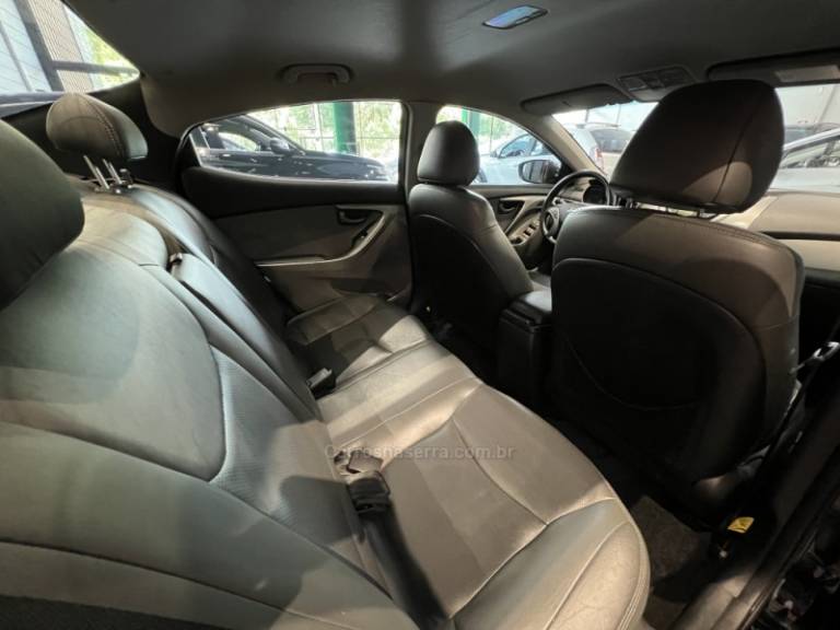 HYUNDAI - ELANTRA - 2012/2013 - Preta - R$ 59.900,00