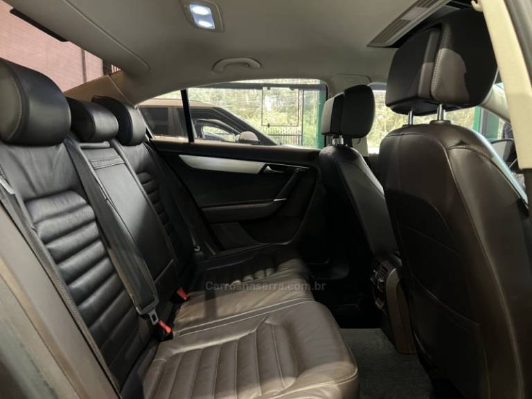 VOLKSWAGEN - PASSAT - 2013/2013 - Marrom - R$ 69.900,00