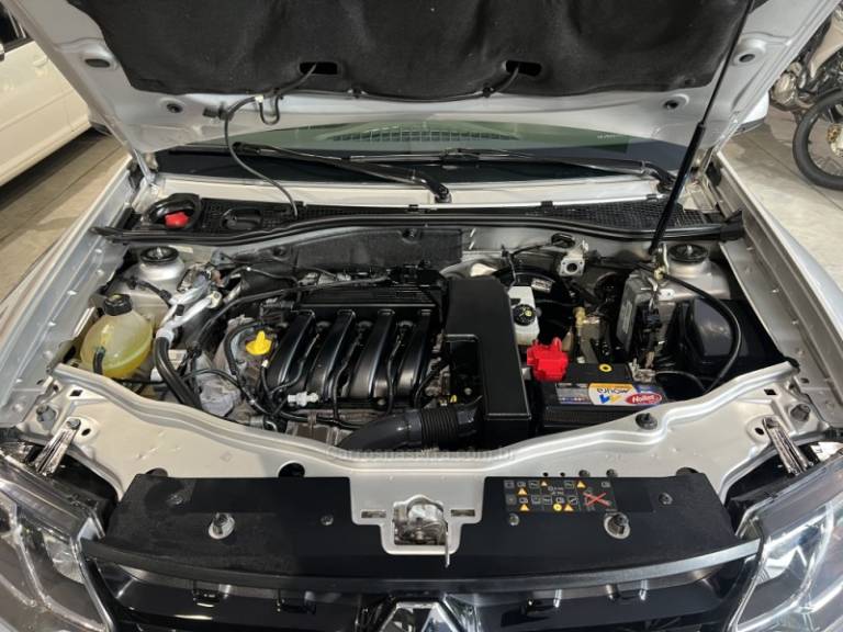 RENAULT - OROCH - 2016/2017 - Prata - R$ 72.900,00