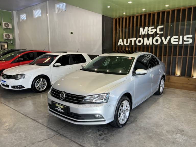 VOLKSWAGEN - JETTA - 2015/2016 - Prata - R$ 89.900,00