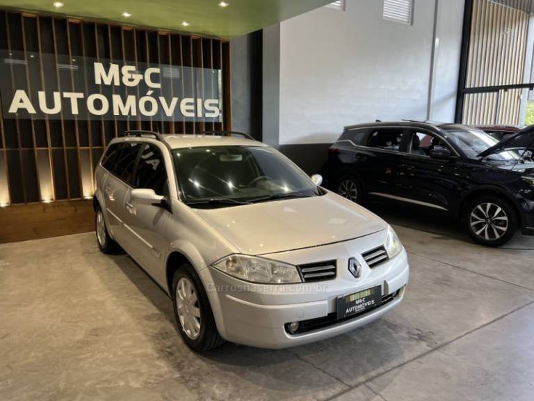 RENAULT - MÉGANE - 2011/2012 - Prata - R$ 34.900,00