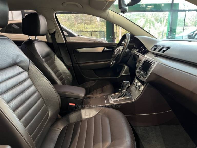 VOLKSWAGEN - PASSAT - 2013/2013 - Marrom - R$ 69.900,00