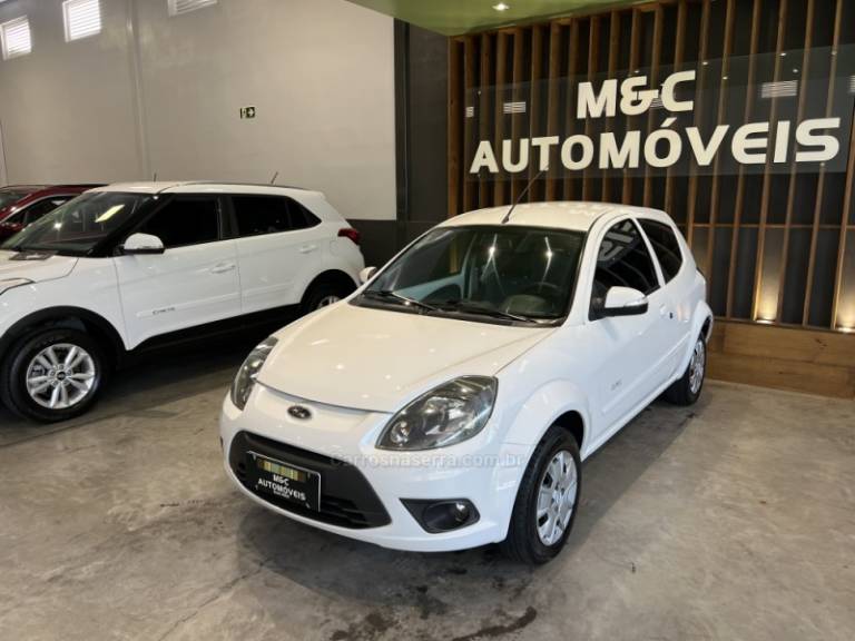 FORD - KA - 2012/2013 - Branca - R$ 29.900,00