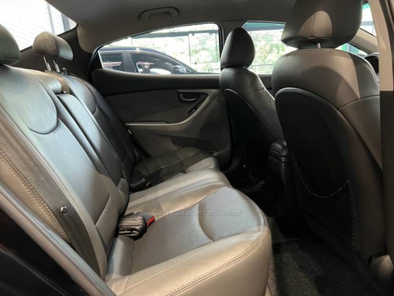 HYUNDAI - ELANTRA - 2012/2013 - Preta - R$ 59.900,00