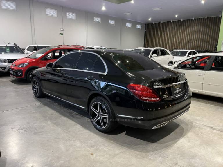 MERCEDES-BENZ - C 180 - 2014/2015 - Preta - R$ 98.900,00