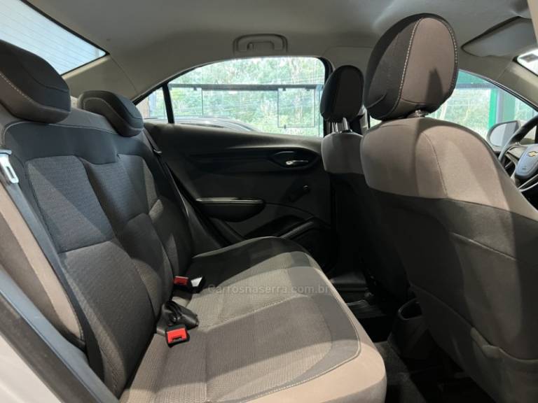 CHEVROLET - PRISMA - 2015/2016 - Prata - R$ 51.900,00