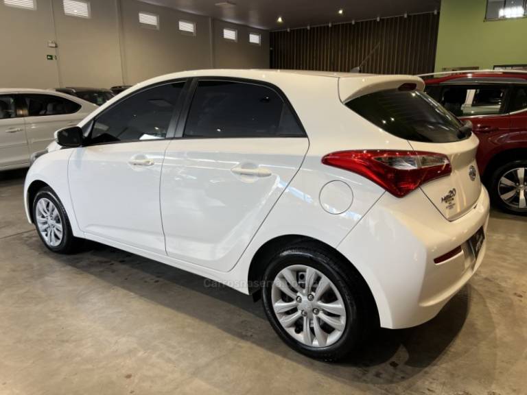 HYUNDAI - HB20 - 2015/2016 - Branca - R$ 52.900,00