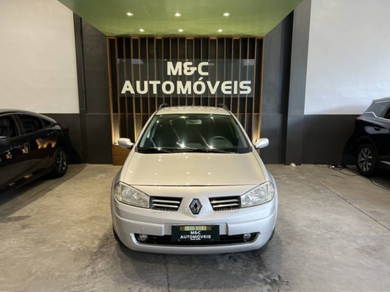 RENAULT - MÉGANE - 2011/2012 - Prata - R$ 34.900,00