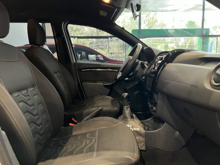 RENAULT - DUSTER - 2015/2016 - Branca - R$ 61.900,00