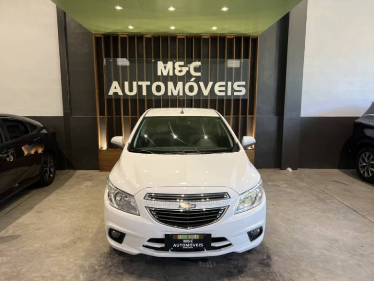 CHEVROLET - ONIX - 2015/2016 - Branca - R$ 45.900,00