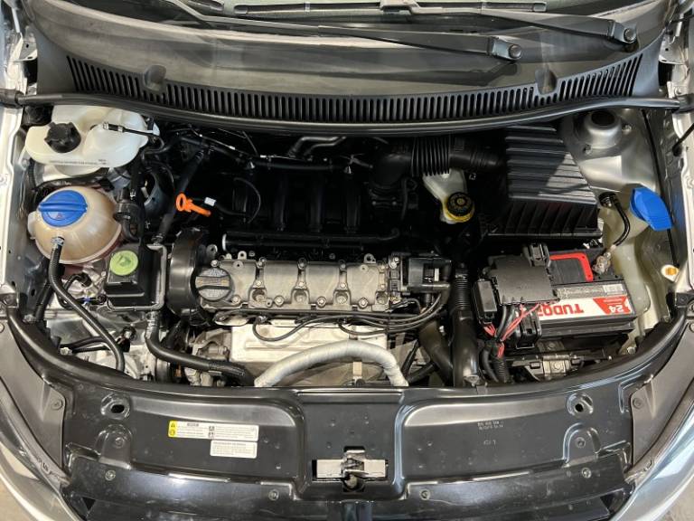 VOLKSWAGEN - FOX - 2013/2014 - Prata - R$ 42.900,00