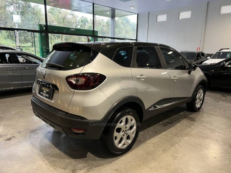 RENAULT - CAPTUR - 2018/2019 - Prata - R$ 72.900,00