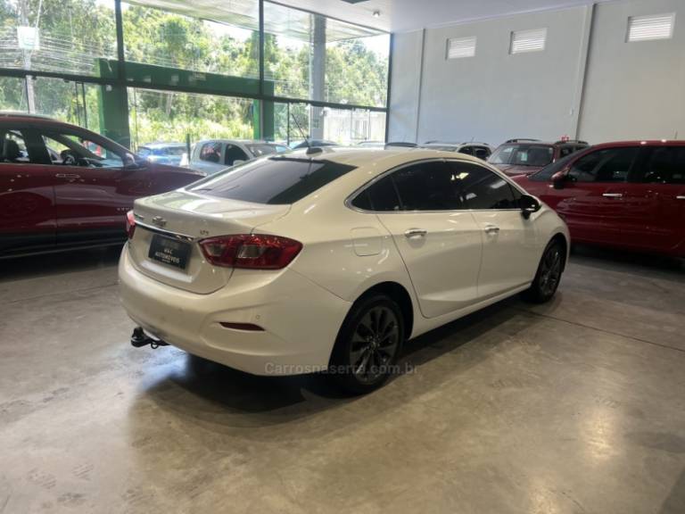 CHEVROLET - CRUZE - 2018/2019 - Branca - R$ 95.900,00