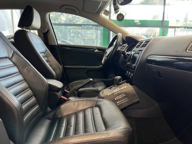 VOLKSWAGEN - JETTA - 2015/2016 - Prata - R$ 89.900,00