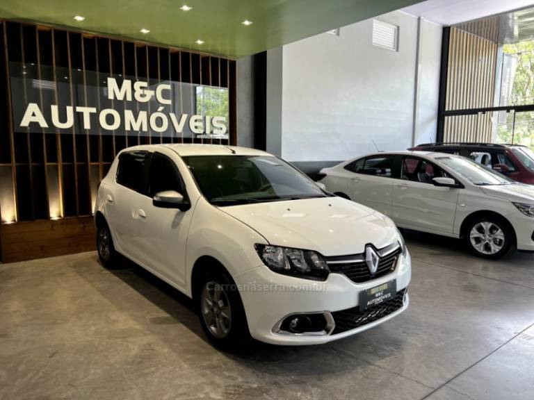 RENAULT - SANDERO - 2017/2018 - Branca - R$ 44.900,00