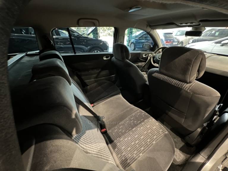 RENAULT - MÉGANE - 2011/2012 - Prata - R$ 34.900,00