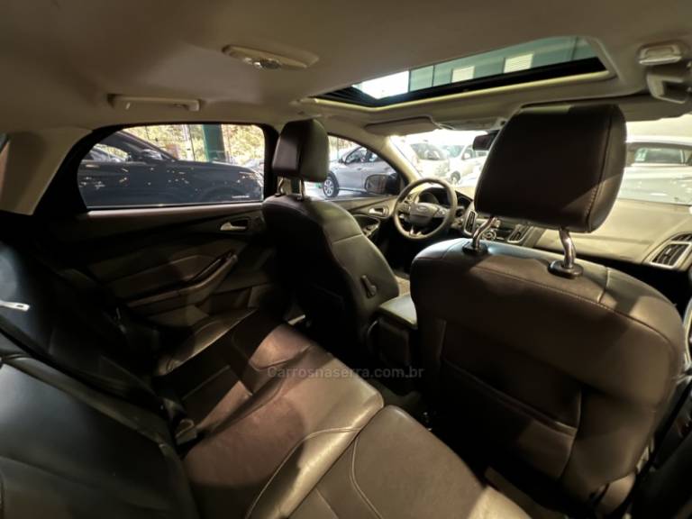 FORD - FOCUS - 2015/2016 - Azul - R$ 69.900,00