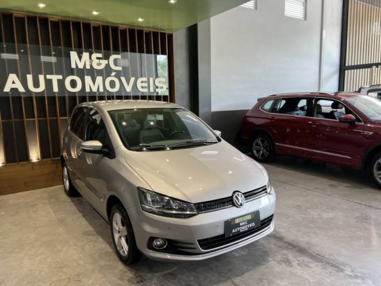 VOLKSWAGEN - FOX - 2015/2016 - Prata - R$ 53.900,00