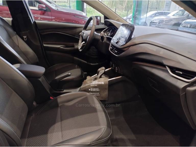 CHEVROLET - ONIX - 2024/2025 - Branca - R$ 107.900,00