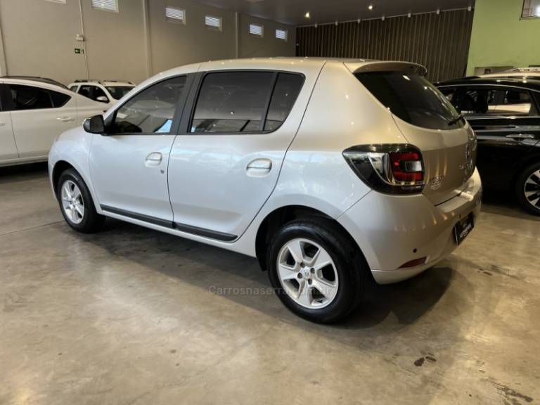 RENAULT - SANDERO - 2018/2019 - Prata - R$ 43.900,00