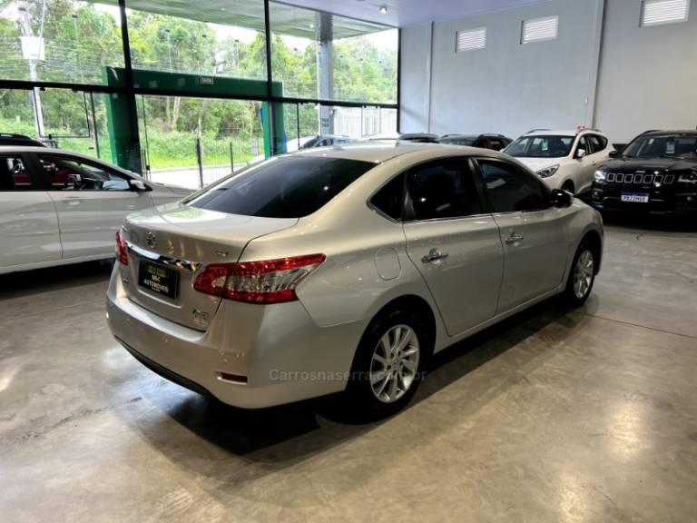 NISSAN - SENTRA - 2013/2014 - Prata - R$ 51.900,00