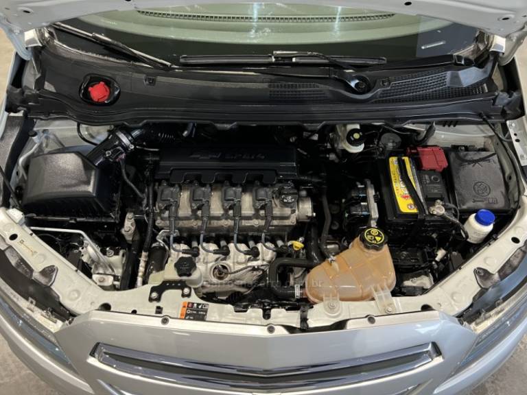 CHEVROLET - PRISMA - 2015/2016 - Prata - R$ 51.900,00