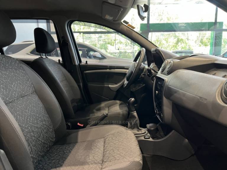 RENAULT - DUSTER - 2014/2015 - Preta - R$ 54.900,00