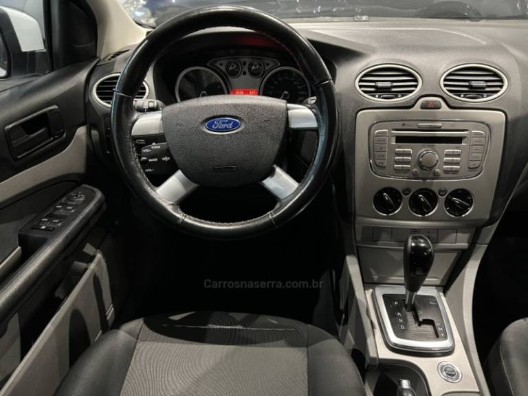 FORD - FOCUS - 2012/2013 - Branca - R$ 41.900,00