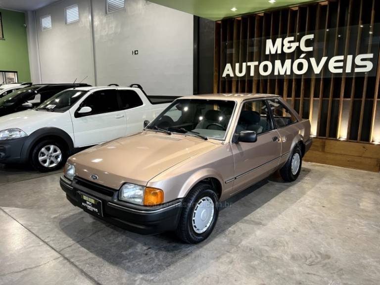 FORD - ESCORT - 1990/1990 - Dourada - R$ 29.900,00