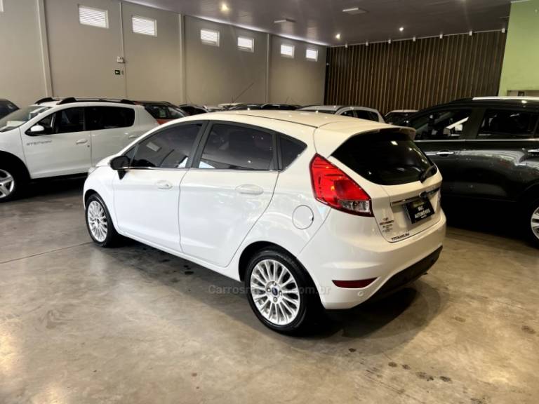 FORD - FIESTA - 2014/2015 - Branca - R$ 49.900,00