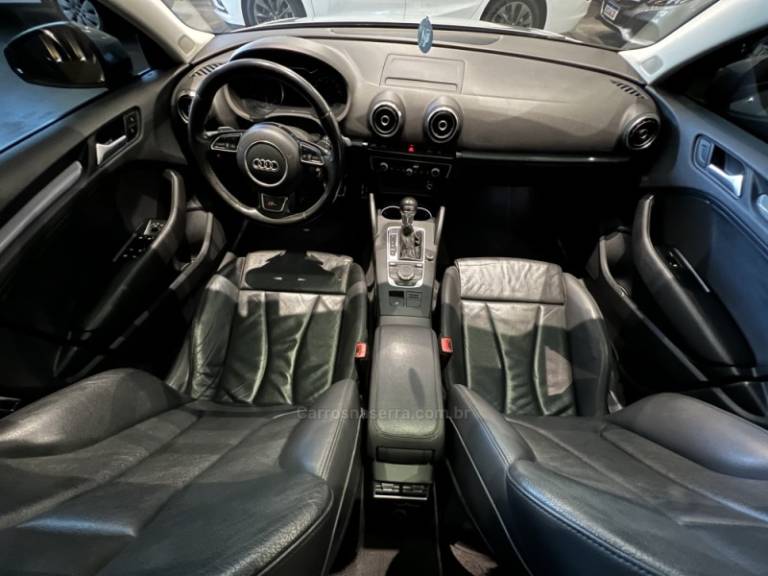 AUDI - A3 - 2014/2015 - Prata - R$ 89.900,00