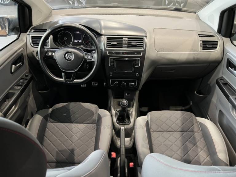 VOLKSWAGEN - FOX - 2015/2016 - Prata - R$ 53.900,00