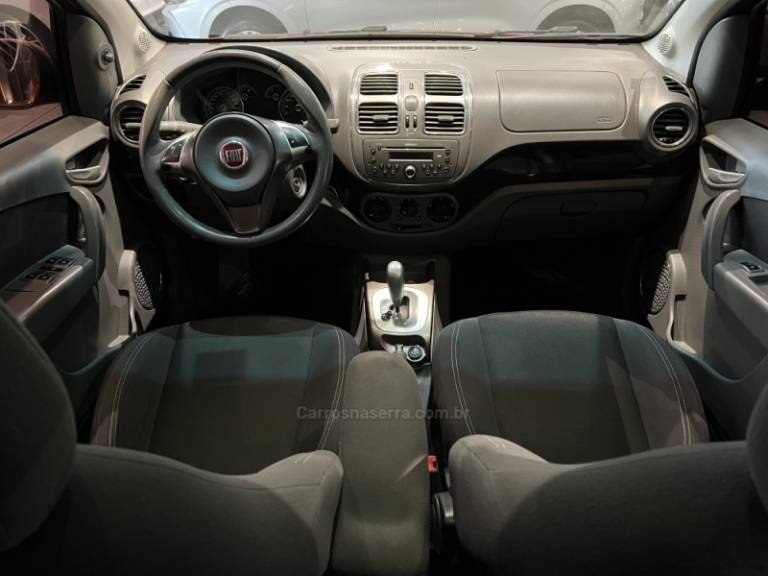 FIAT - SIENA - 2013/2014 - Vermelha - R$ 39.900,00