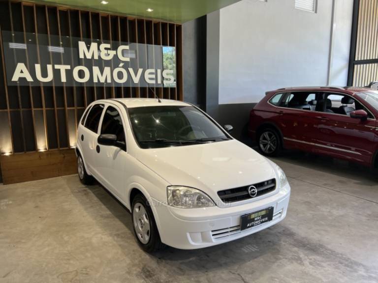 CHEVROLET - CORSA - 2006/2006 - Branca - R$ 21.900,00