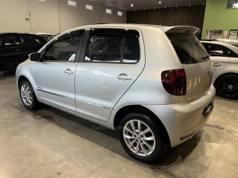 VOLKSWAGEN - FOX - 2013/2014 - Prata - R$ 42.900,00