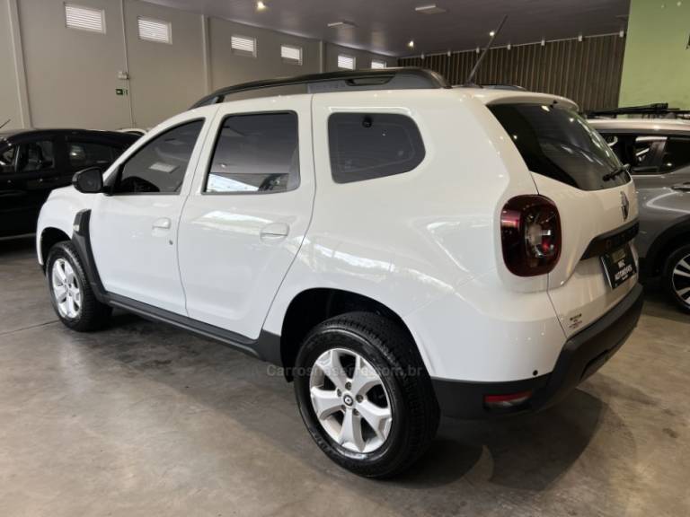 RENAULT - DUSTER - 2021/2022 - Branca - R$ 79.900,00