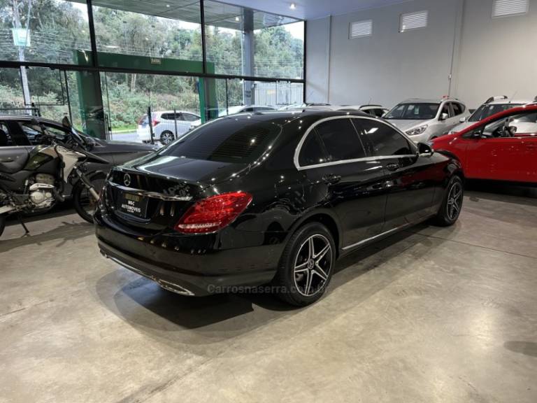 MERCEDES-BENZ - C 180 - 2014/2015 - Preta - R$ 98.900,00