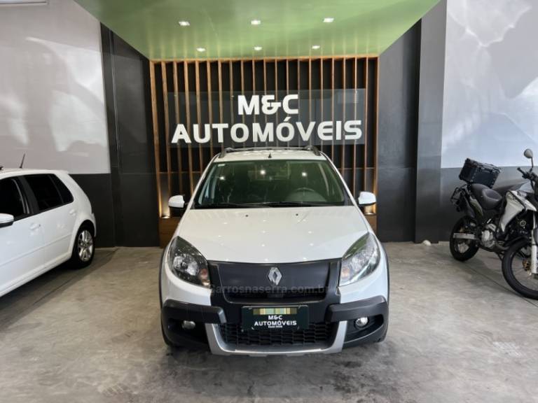 RENAULT - SANDERO - 2013/2014 - Branca - R$ 42.900,00