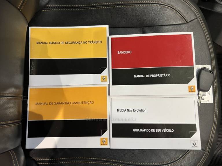 RENAULT - SANDERO - 2015/2016 - Prata - R$ 46.900,00
