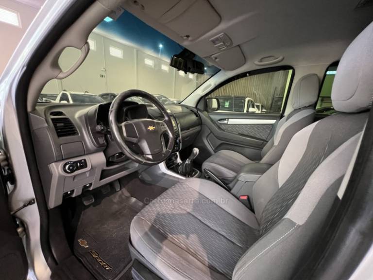 CHEVROLET - S10 - 2014/2015 - Prata - R$ 99.900,00