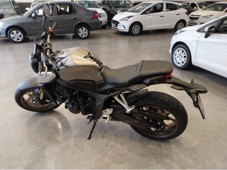 HONDA - CB 650R - 2021/2021 - Prata - R$ 52.900,00