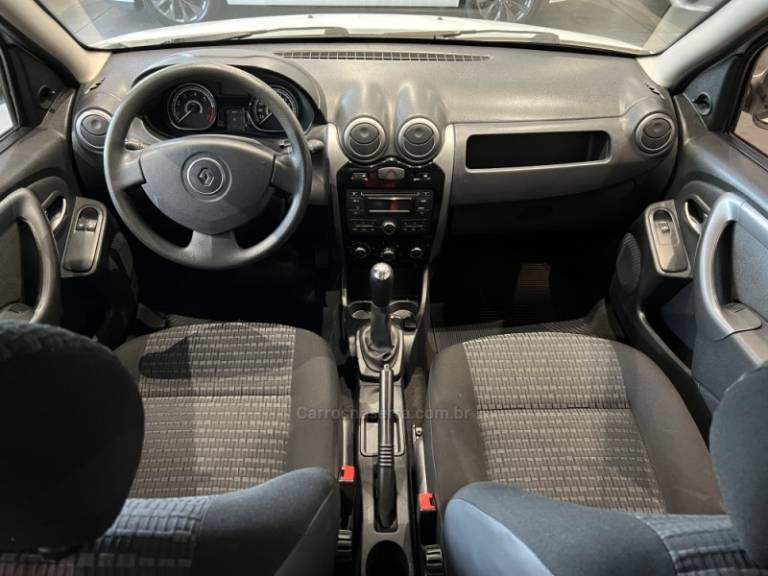 RENAULT - SANDERO - 2011/2012 - Branca - R$ 32.900,00