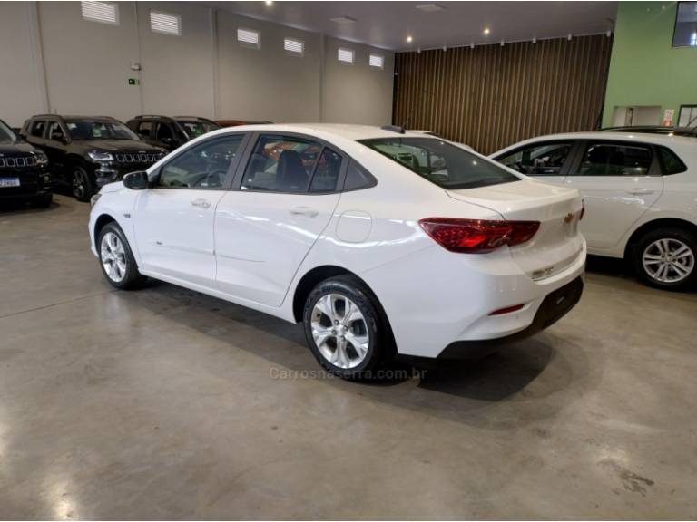 CHEVROLET - ONIX - 2024/2025 - Branca - R$ 107.900,00