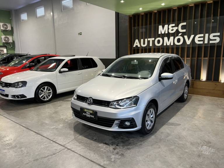 VOLKSWAGEN - VOYAGE - 2016/2017 - Prata - R$ 44.900,00