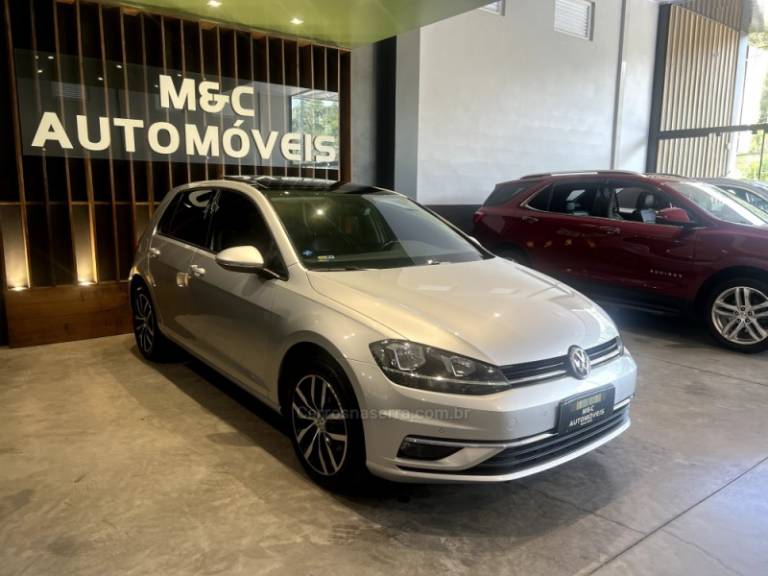 VOLKSWAGEN - GOLF - 2017/2018 - Prata - R$ 96.900,00