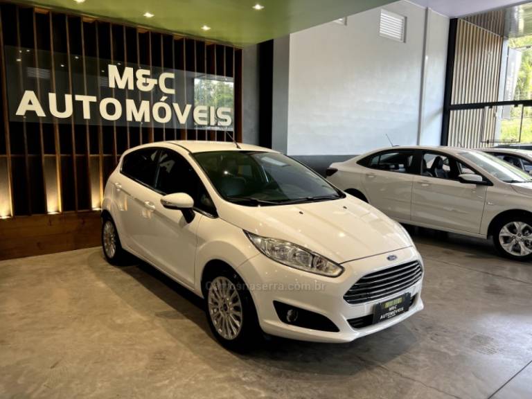 FORD - FIESTA - 2013/2014 - Branca - R$ 45.900,00