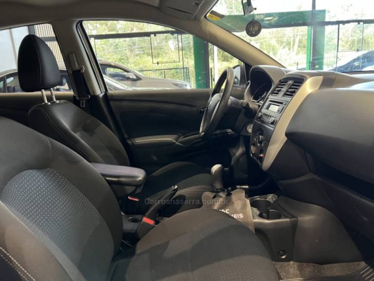 NISSAN - VERSA - 2018/2019 - Branca - R$ 59.900,00