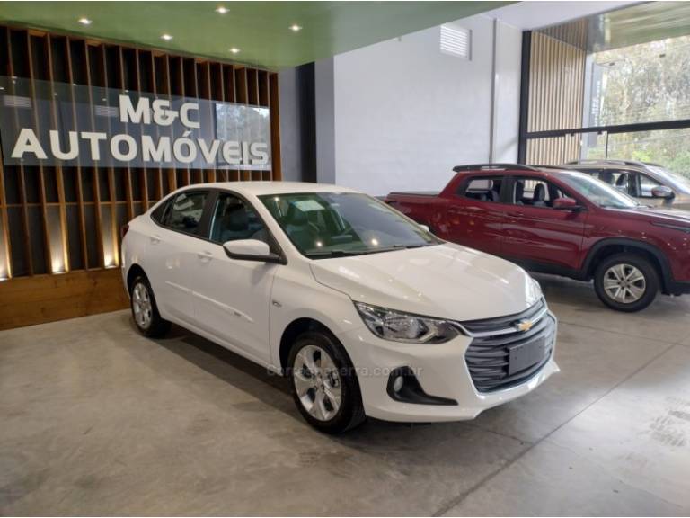 CHEVROLET - ONIX - 2024/2025 - Branca - R$ 99.900,00