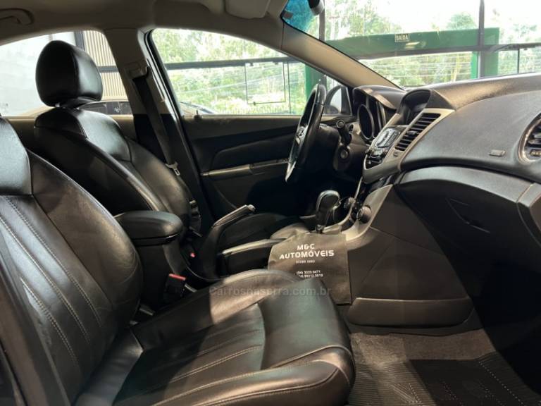 CHEVROLET - CRUZE - 2015/2016 - Cinza - R$ 69.900,00