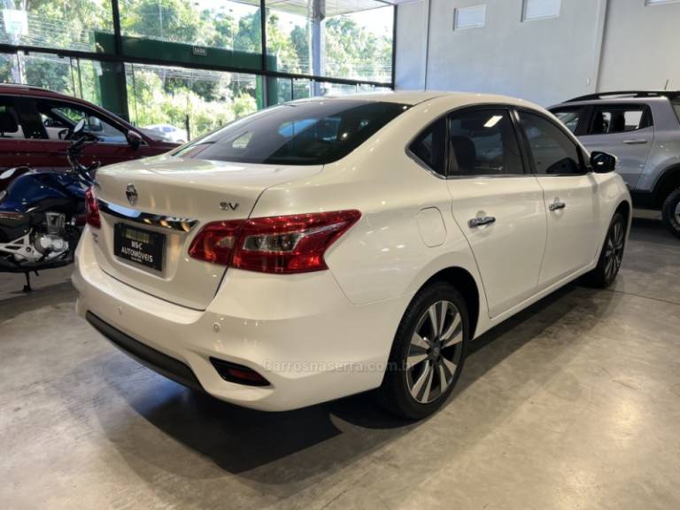 NISSAN - SENTRA - 2016/2017 - Branca - R$ 66.900,00